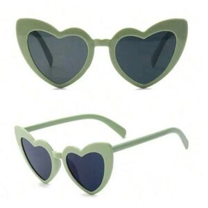 Retro Heart-Shaped Green Sunglasses